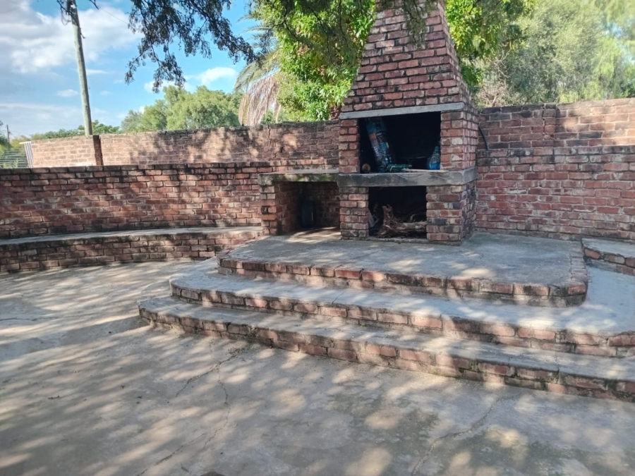 5 Bedroom Property for Sale in Bloemhof North West